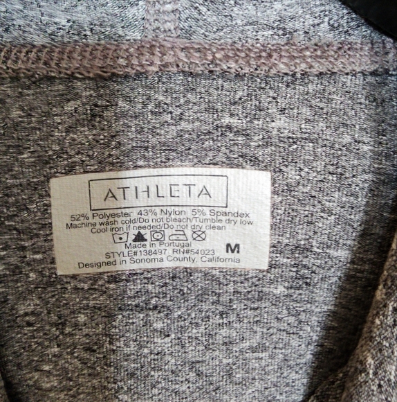 Athleta Long Sleeve Compression Shirt Size Medium - Picture 3 of 5
